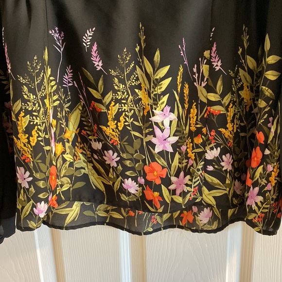 Old navy blouse - Picture 2 of 6